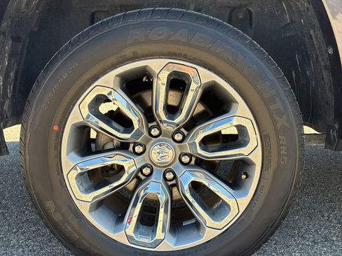 Used 2020 RAM 1500 Laramie w/ Sport Appearance Package AWD/4WD image 18