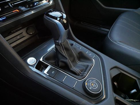 Certified 2024 Volkswagen Tiguan SE R-Line image 24