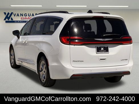 Used 2023 Chrysler Pacifica Limited image 7