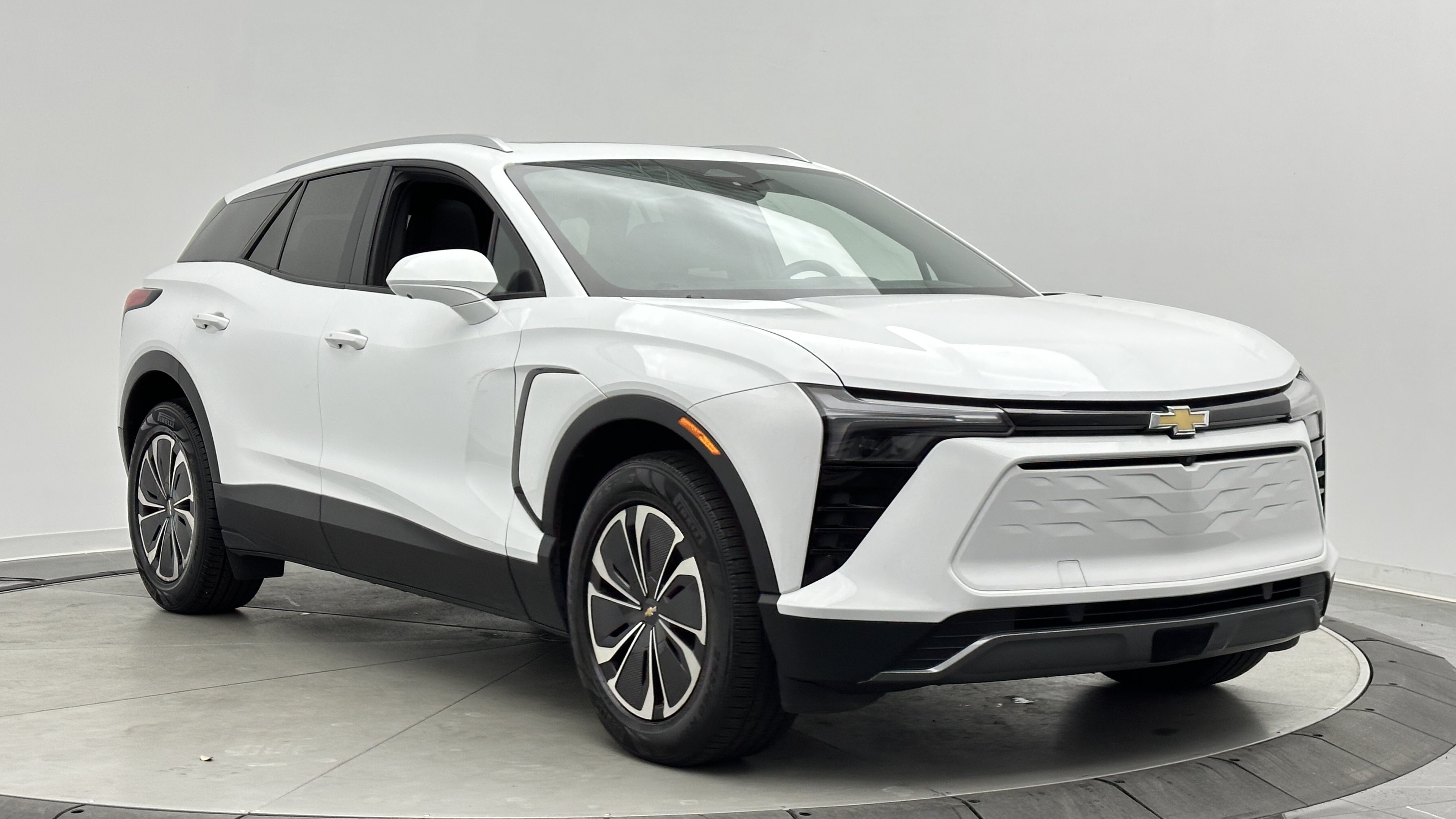 Used 2024 Chevrolet Blazer EV LT AWD/4WD image 3