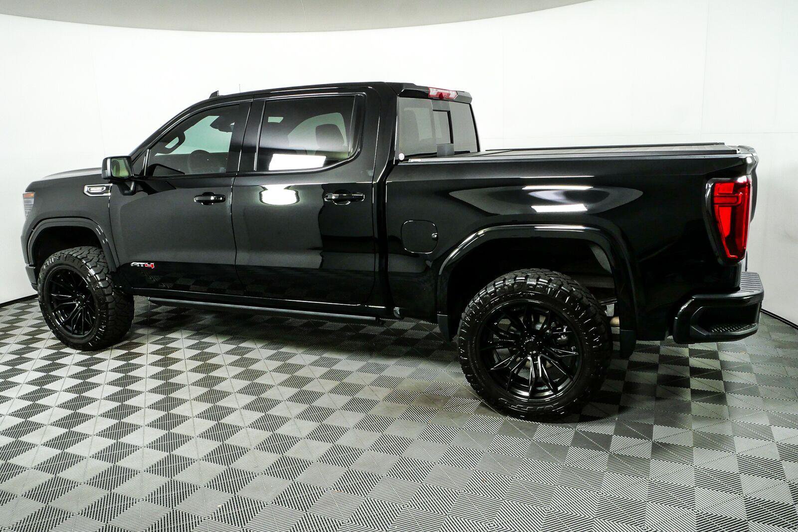 Certified 2026 GMC Sierra 1500 AT4 w/ Technology Package AWD/4WD image 32
