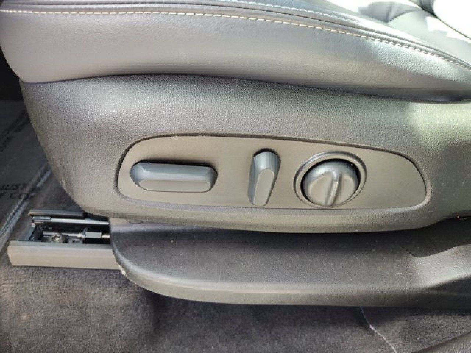 Used 2023 Buick Enclave Essence FWD image 12