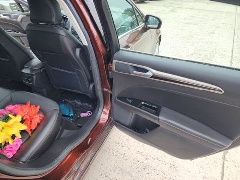 Used 2015 Ford Fusion SE w/ Equipment Group 202A image 16