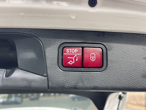 Used 2017 Mercedes-Benz GLC 300 4MATIC image 24