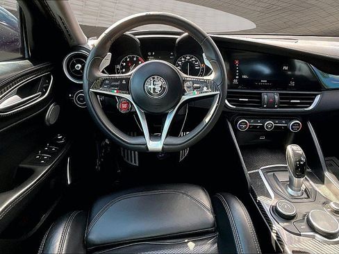 Used 2019 Alfa Romeo Giulia Ti RWD image 4
