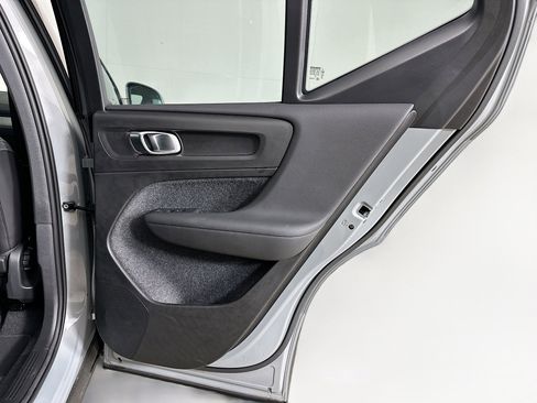 Used 2025 Volvo XC40 B5 Core image 31