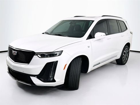Used 2023 Cadillac XT6 Sport image 2
