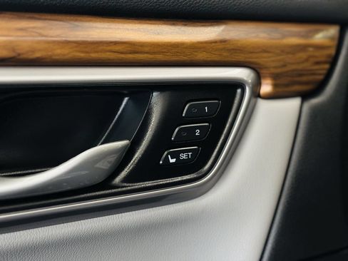 Used 2020 Honda CR-V Touring image 32