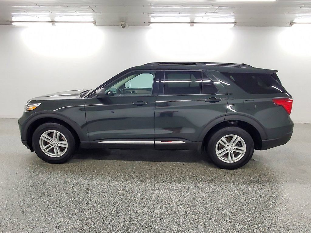 Used 2023 Ford Explorer XLT AWD/4WD image 7