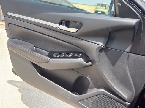 Used 2025 Nissan Altima 2.5 SR FWD image 24