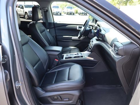 Used 2024 Ford Explorer XLT w/ Equipment Group 202A AWD/4WD image 36