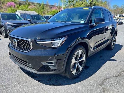 Certified 2023 Volvo XC40 B5 Plus w/ Protection Package Premier image 1