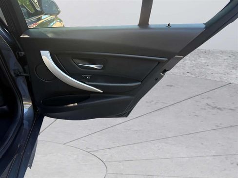 Used 2018 BMW 320i Sedan RWD image 12