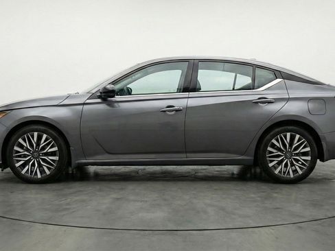 Used 2025 Nissan Altima 2.5 SV image 5