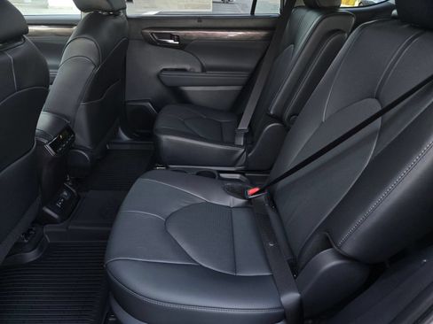 Certified 2026 Toyota Highlander Limited AWD/4WD image 11
