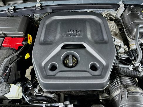 Used 2025 Jeep Wrangler Sahara image 31