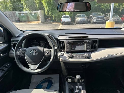 Used 2018 Toyota RAV4 XLE AWD/4WD image 16