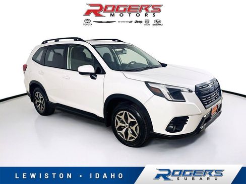 Certified 2023 Subaru Forester Premium AWD/4WD image 1