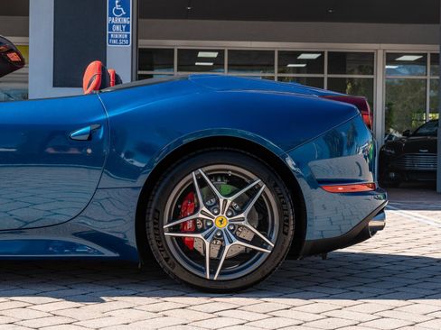 Used 2016 Ferrari California T image 39