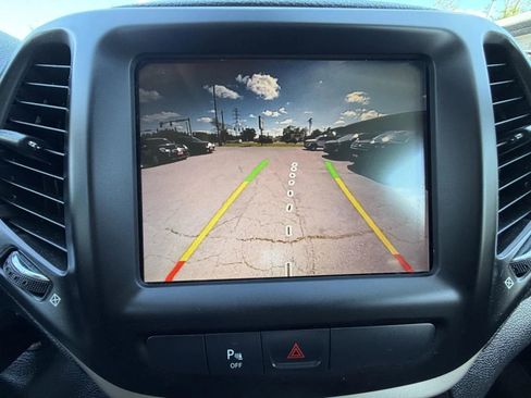 Used 2016 Jeep Cherokee Latitude w/ Safety/Convenience Group FWD image 19