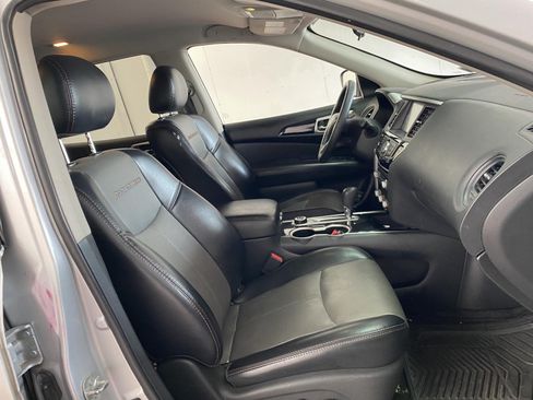 Used 2019 Nissan Pathfinder S AWD/4WD image 7