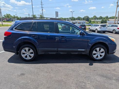 Used 2011 Subaru Outback 2.5i Premium w/ All-Weather Pkg AWD/4WD image 7