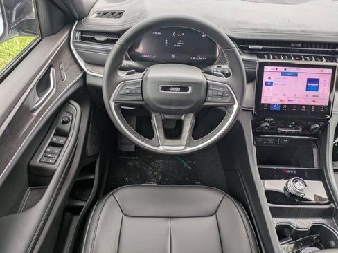 New 2025 Jeep Grand Cherokee Limited w/ Black Appearance Package image 14