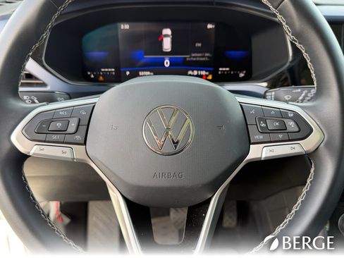 Used 2023 Volkswagen Taos SE w/ Panoramic Sunroof Package image 33