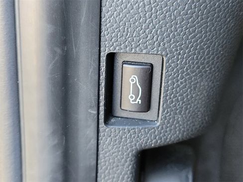 Used 2020 MINI Cooper 2-Door Hardtop image 16