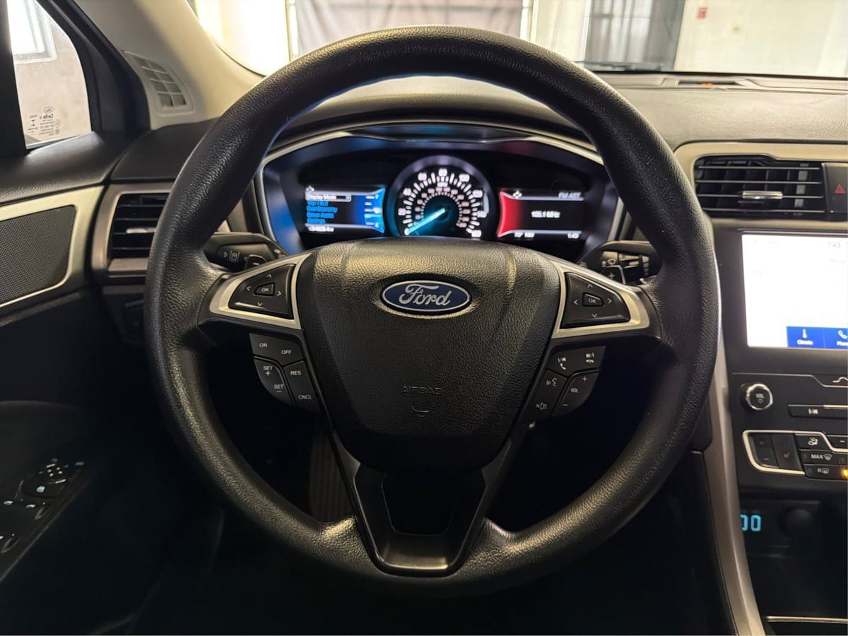 Used 2020 Ford Fusion SE AWD/4WD image 21