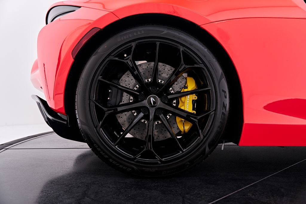 Used 2025 McLaren Artura Spider RWD image 38