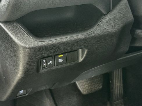Used 2025 Toyota RAV4 XLE AWD/4WD image 10
