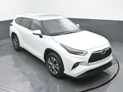 Used 2022 Toyota Highlander XLE image 29