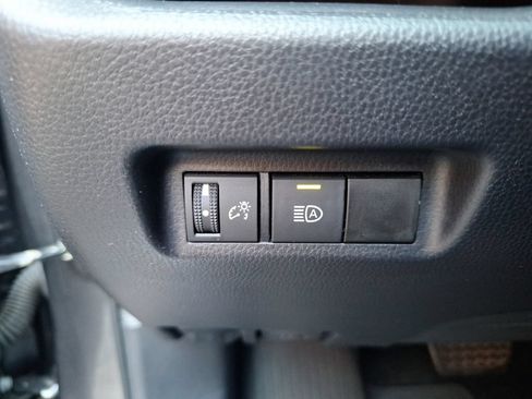 Used 2021 Toyota RAV4 LE AWD/4WD image 24