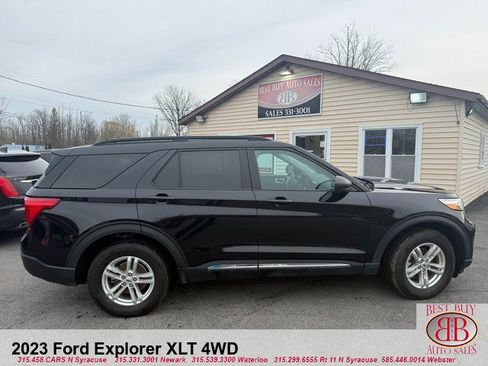 Used 2023 Ford Explorer XLT AWD/4WD image 2