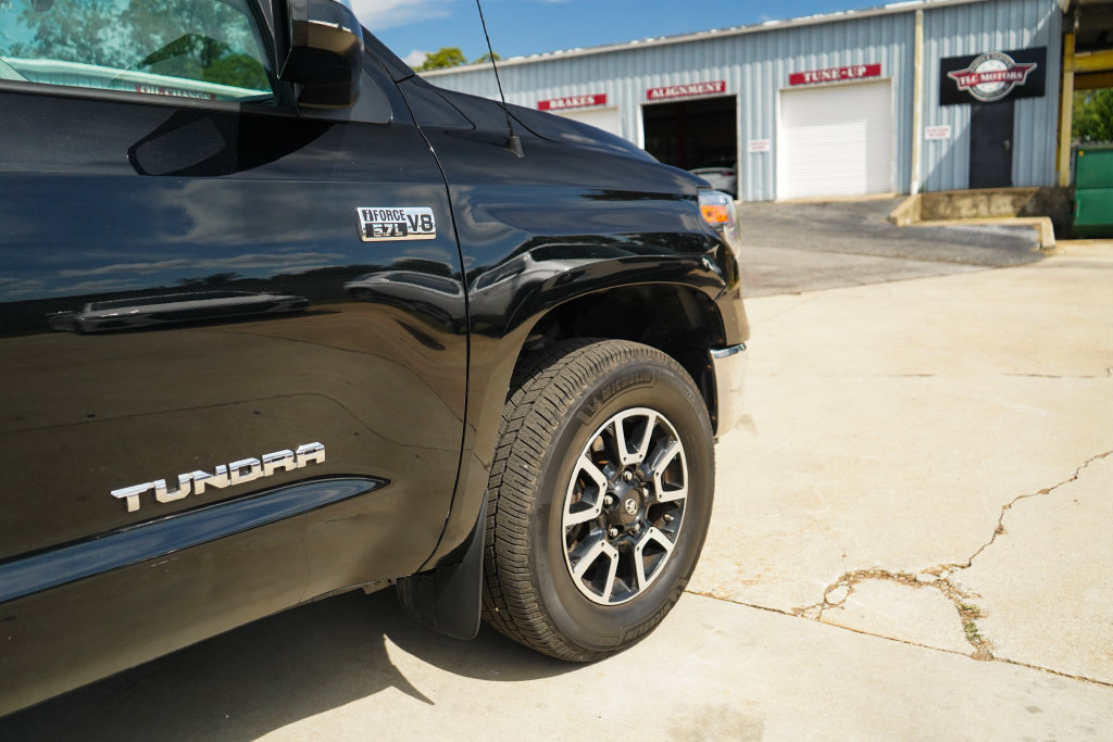 Used 2018 Toyota Tundra Limited w/ Limited Premium Package AWD/4WD image 19