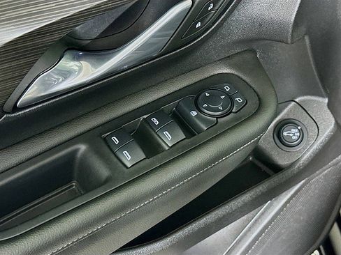 Used 2024 GMC Terrain SLT image 18