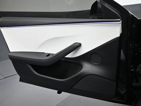 Used 2024 Tesla Model 3 Performance AWD/4WD image 7