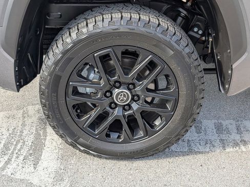 Used 2024 Toyota Tundra Limited image 27