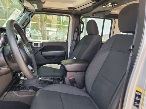 Used 2023 Jeep Wrangler Unlimited AWD/4WD image 12