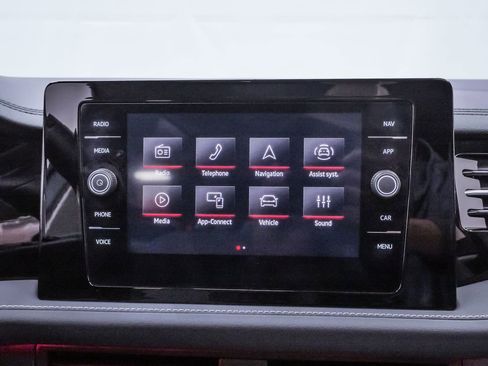 Used 2025 Volkswagen Jetta SEL image 17