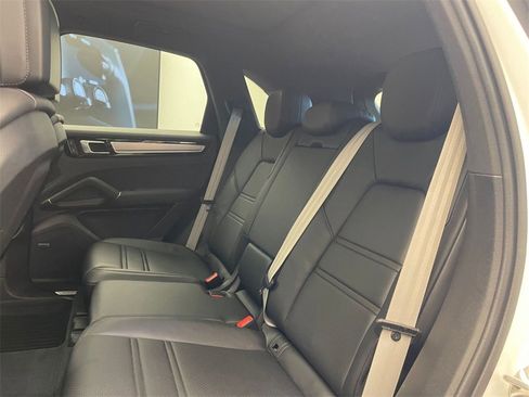 Used 2022 Porsche Cayenne Platinum Edition image 17