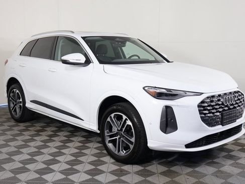 Used 2025 Audi Q5 Premium w/ Convenience Package AWD/4WD image 3