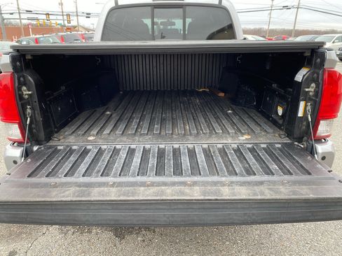 Used 2016 Toyota Tacoma SR5 image 14
