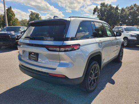 New 2025 Jeep Grand Cherokee Altitude image 13
