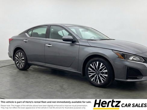 Used 2025 Nissan Altima 2.5 SV FWD image 1
