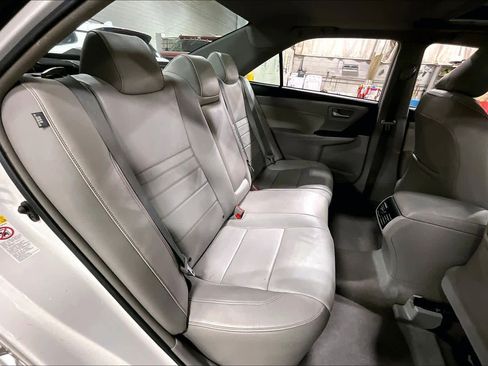 Used 2015 Toyota Camry XLE image 19