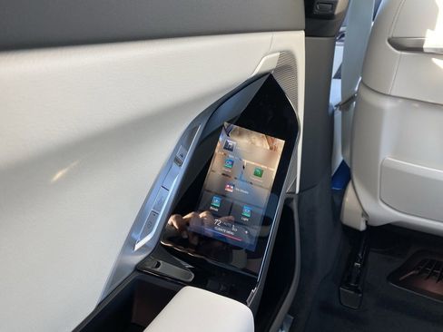 New 2026 BMW 760i xDrive image 8