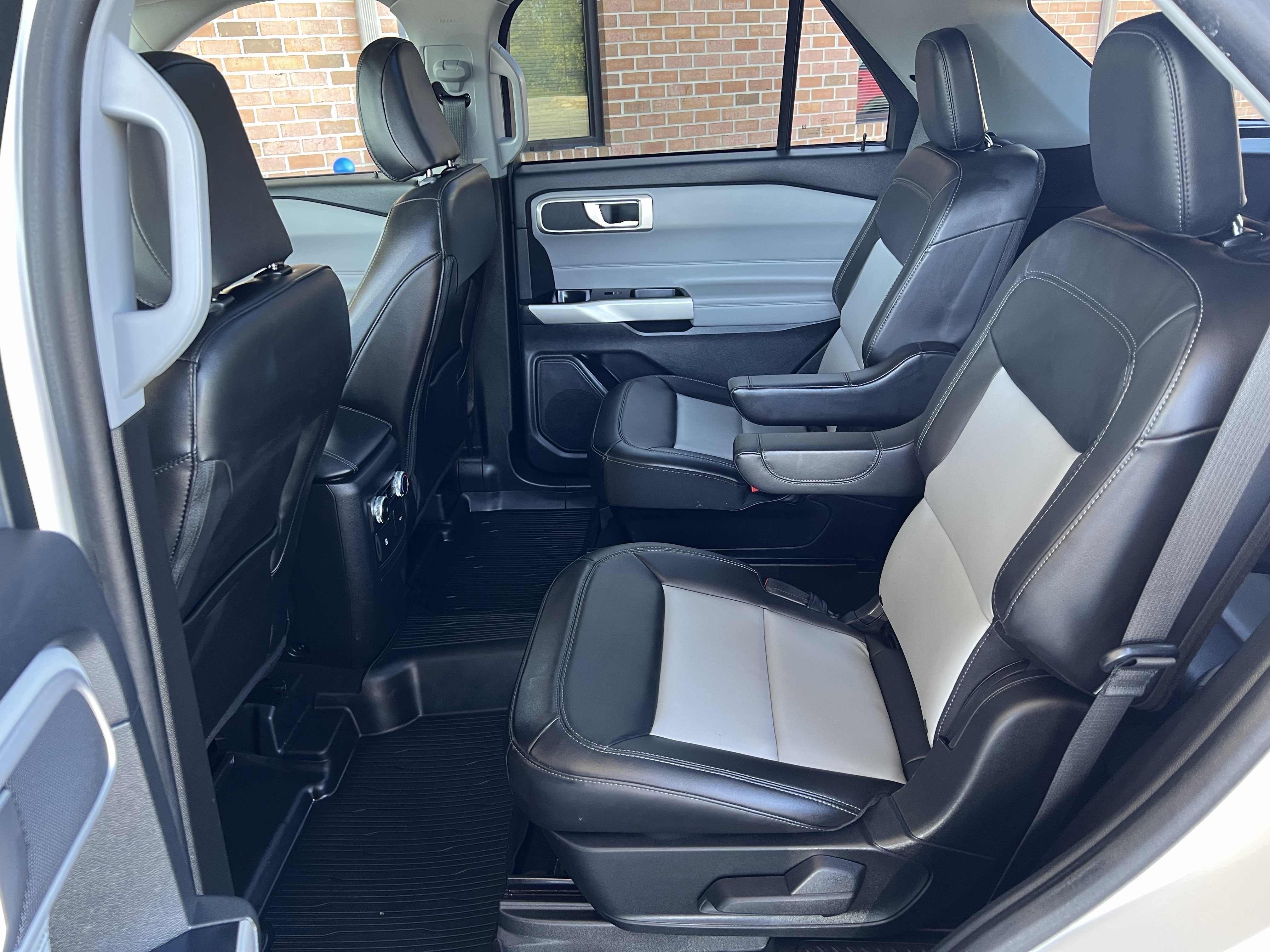 Used 2023 Ford Explorer XLT w/ Equipment Group 202A AWD/4WD image 19