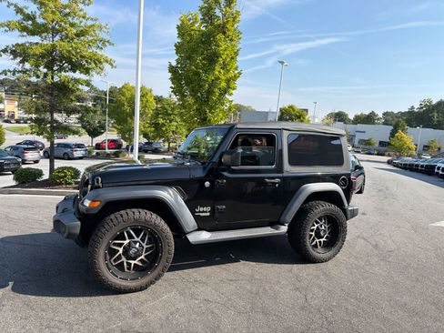 Used 2018 Jeep Wrangler Sport AWD/4WD image 6